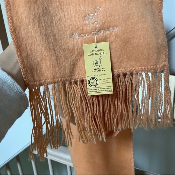 Alpaca Camargo Melon Colored Fringe Scarf NWT - Picture 10 of 12
